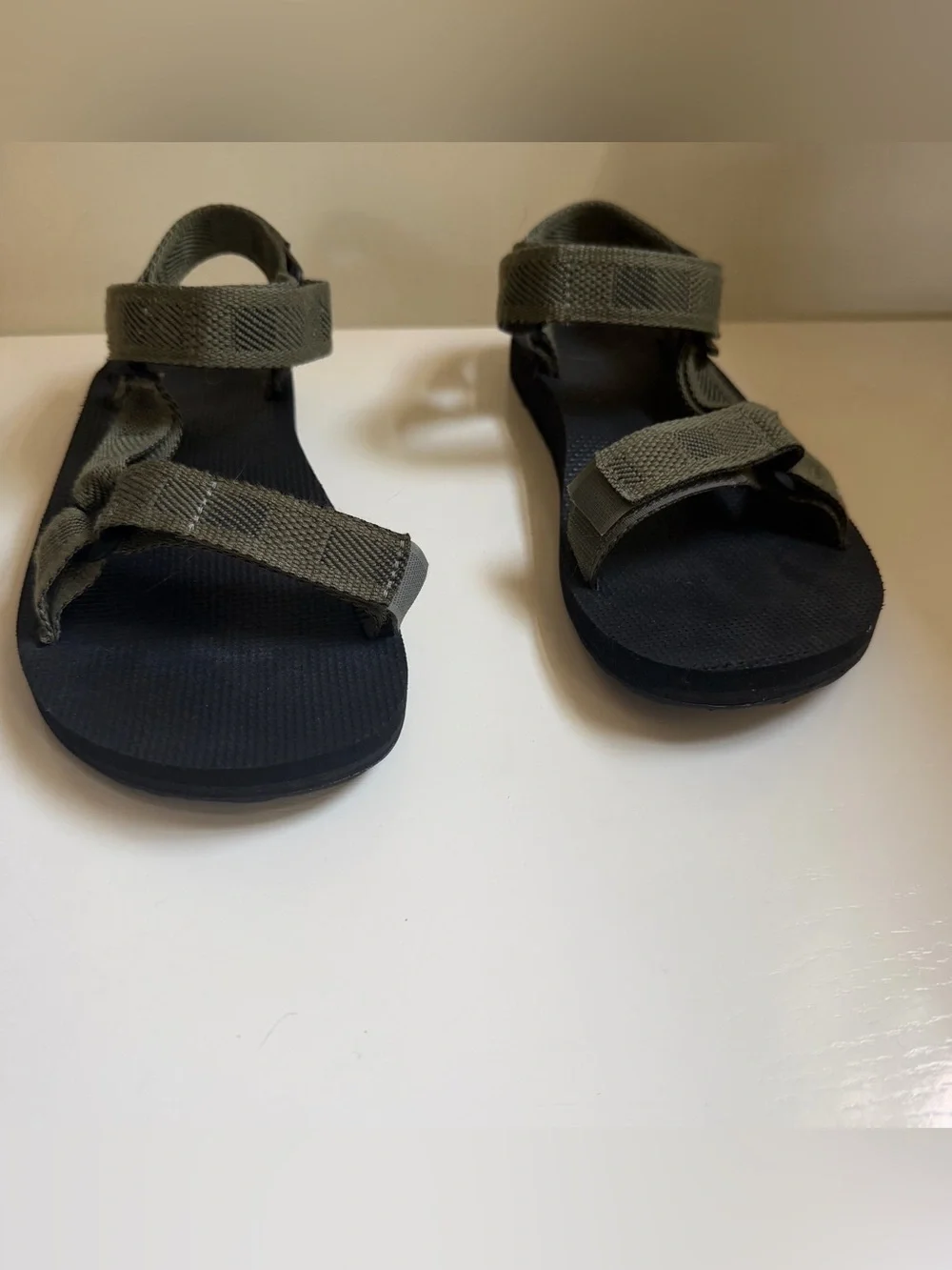 Teva Original Universal Sandals Olive Green Size 8 Outdoor Hiking Camping Beach